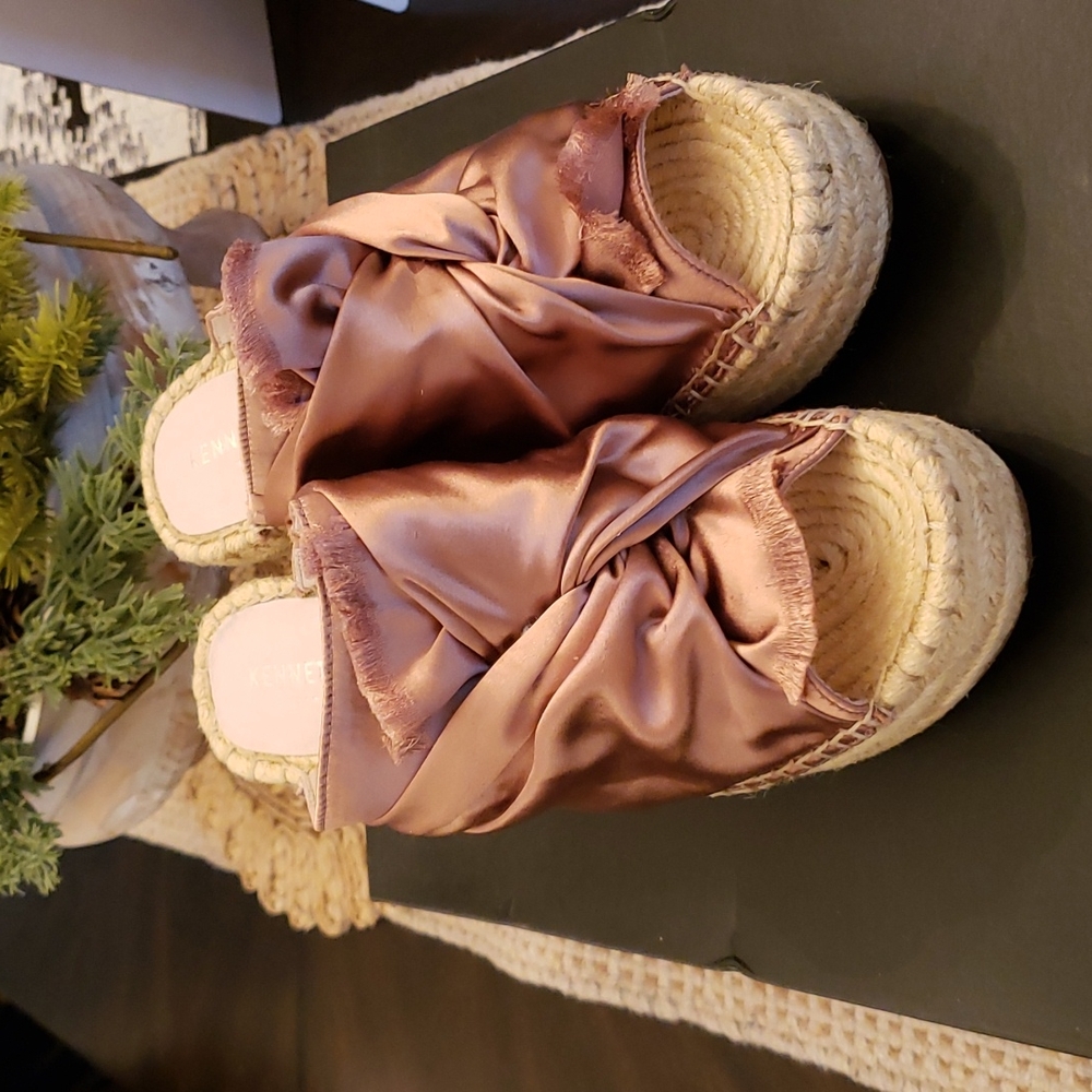 Kenneth Cole Blush Odele wedge sandals